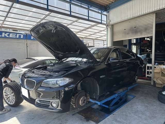 滋賀オートライフハノ 輸入車「BMW 523d」の車検&整備とブレーキ 滋賀オートライフハノ 輸入車「BMW 523d」の車検&整備とブレーキ