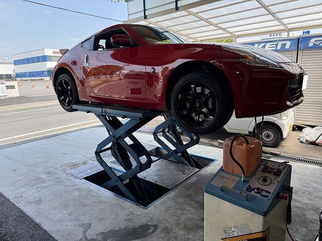 滋賀オートライフハノ 日産「フェアレディZ」(Z34)のATF交換(圧送交換