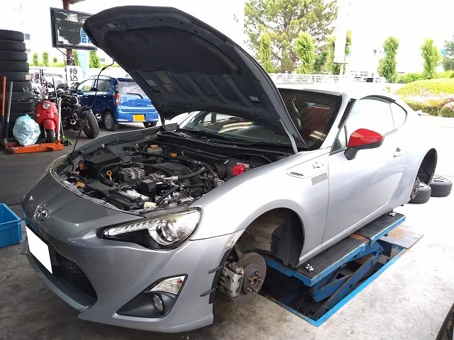 滋賀オートライフハノ　トヨタ「86」(ＺＮ６)のステアリングラック交換