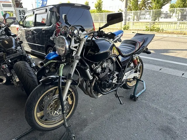 滋賀オートライフハノ　ホンダ「CB400SF」(NC39)の車検＆整備とタイヤ交換