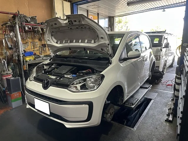 滋賀オートライフハノ　輸入車「フォルクスワーゲン アップ」の12ヶ月点検(法定点検)