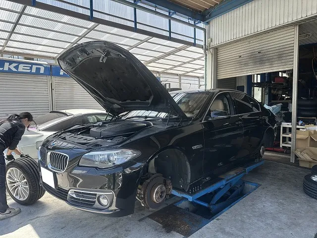 滋賀オートライフハノ　輸入車「BMW 523d」の車検＆整備とブレーキフルード交換