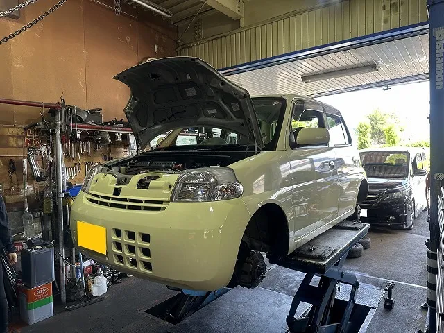滋賀オートライフハノ　ダイハツ「エッセ」(L235S)の車検＆整備と冷却水交換