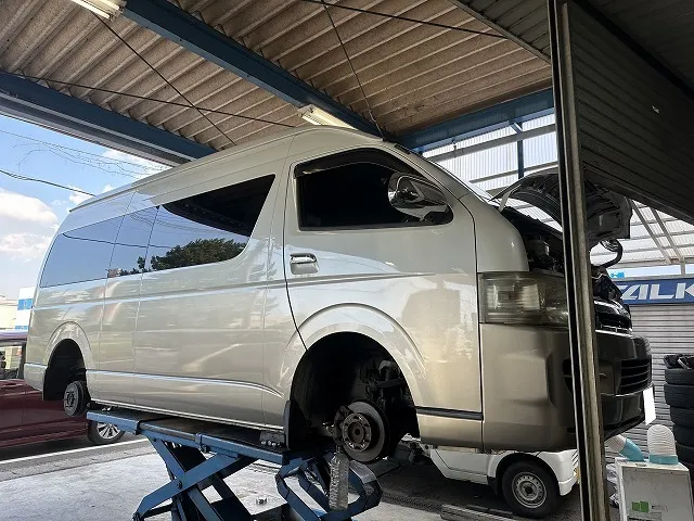 滋賀オートライフハノ　トヨタ「ハイエース」(200系)の車検＆整備とオイル交換