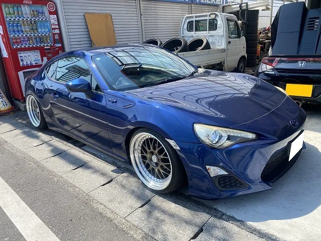 滋賀オートライフハノ　トヨタ「86」(ZN6)のエアサスの公認車検（イデアル製）