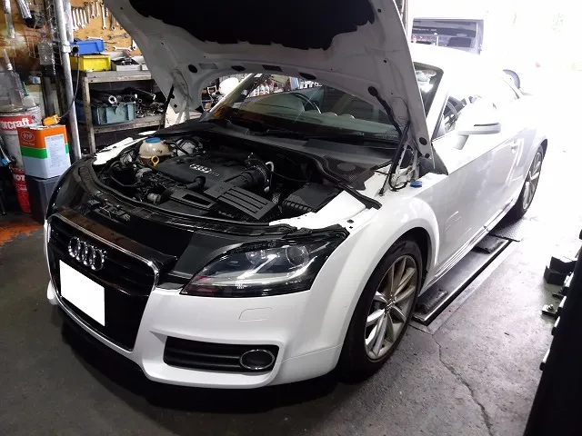 滋賀オートライフハノ　輸入車「アウディTT」(8J)のファンベルト交換（ベルト鳴き）
