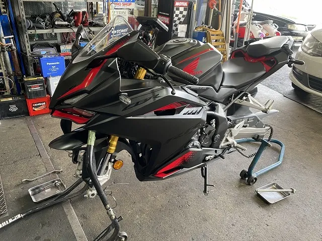 滋賀オートライフハノ　ホンダ「CBR250RR」（MC51）の持込タイヤ交換(前後)