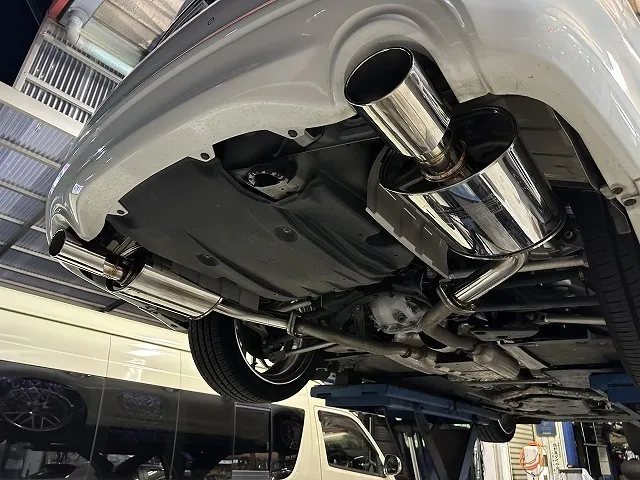 滋賀オートライフハノ　日産「フーガ」(Y51)の持込マフラー交換(柿本)