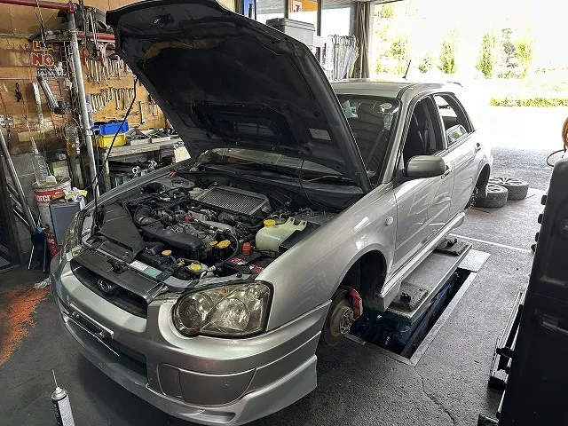 滋賀オートライフハノ　スバル「インプレッサ」(GGA)の車検＆整備とフルード交換