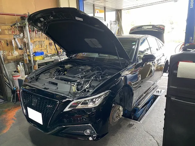 滋賀オートライフハノ　トヨタ「クラウン」(220系)のダウンサスからノーマルスプリングに交換（純正戻し）