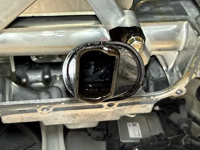 滋賀オートライフハノ　トヨタ「GR86」(ZN8)のオイルパンのパッキン処理
