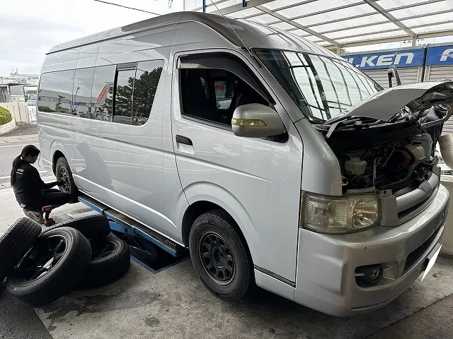 滋賀オートライフハノ　トヨタ「ハイエース」(200系)の車検＆整備とオルタネーター交換