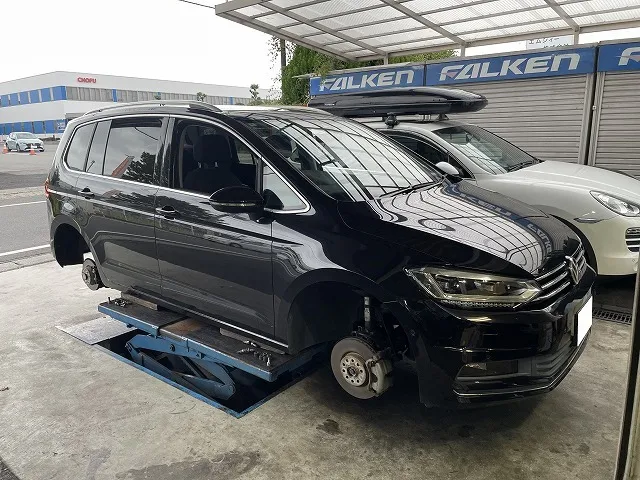 滋賀オートライフハノ　輸入車「VWトゥーラン」の持込スタッドレス交換4本（17インチ）