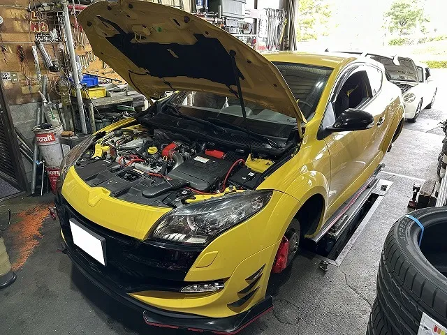 滋賀オートライフハノ　輸入車「ルノー メガーヌ3 RS」の車検＆整備とマフラー交換
