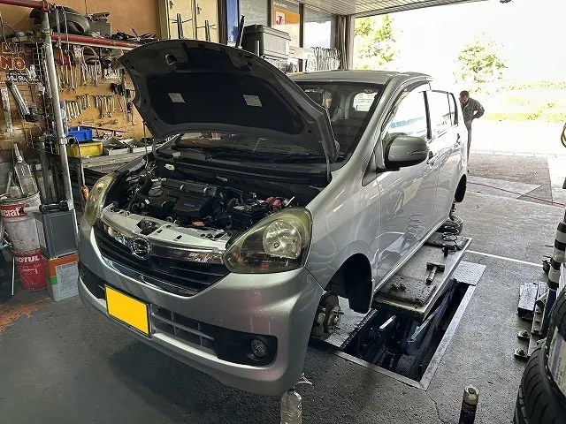 滋賀オートライフハノ ダイハツ「ミラ イース」(LA300S)の車検&整備と車高調整