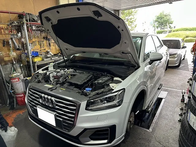 滋賀オートライフハノ 輸入車「アウディ Q2」の車検&整備とオイル交換