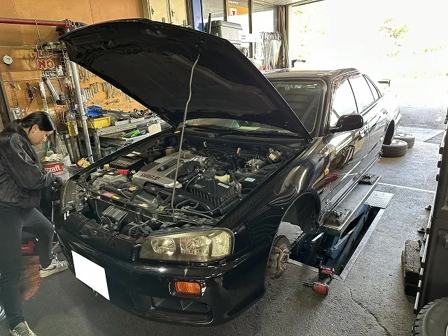 滋賀オートライフハノ 日産「スカイライン 25GT」(ER34)の車検&整備とオイル交換