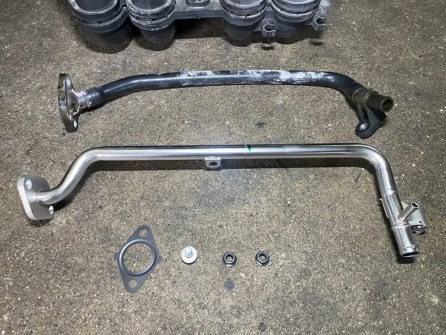 滋賀オートライフハノ トヨタ「100系ハイエース」(1TRエンジン)の冷却水漏れ修理(ウォーターバイパスパイプ交換)※ガソリン車