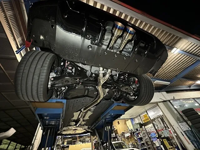 滋賀オートライフハノ　ホンダ「シビック タイプR」(FL5)の持込マフラー交換（HKS）