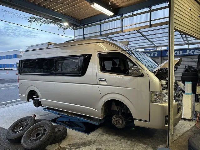 滋賀オートライフハノ　トヨタ「ハイエース キャンピング」(200系)の車検＆整備とオイル交換