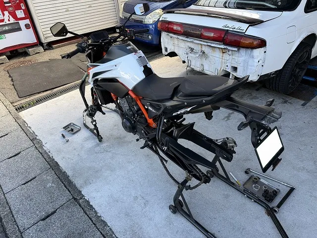 滋賀オートライフハノ　バイク「KTM890」の持込タイヤ交換(前後)