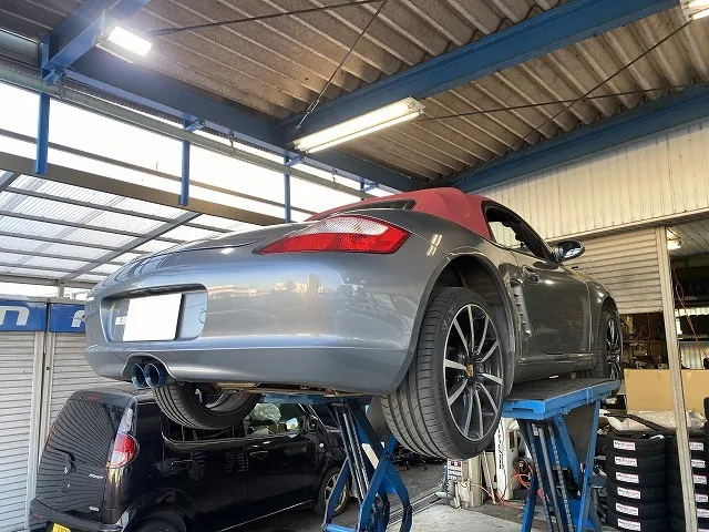 滋賀オートライフハノ 輸入車「ポルシェ ボクスター」のマフラー溶接修理