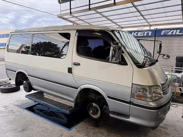 滋賀オートライフハノ　トヨタ「ハイエース」(100系)の車検＆整備とオイル交換