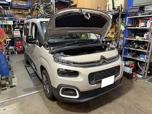 滋賀オートライフハノ 輸入車「シトロエン ベルランゴ」の持ち込みバッテリー交換(VARTA)