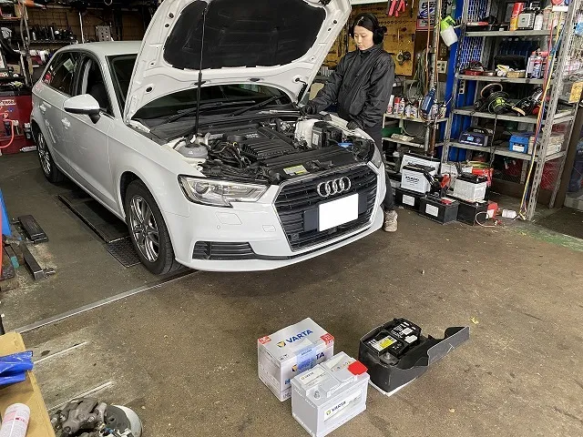滋賀オートライフハノ　輸入車「アウディ A3」の持ち込みバッテリー交換（VARTA）