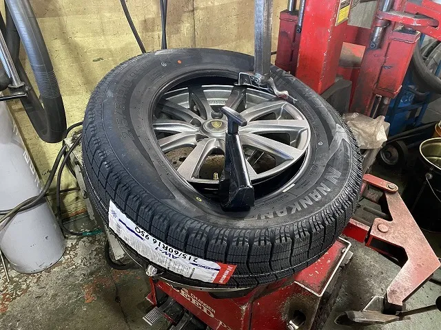 滋賀オートライフハノ ホンダ「ヴェゼル」の持込スタッドレス交換4本(16インチ)