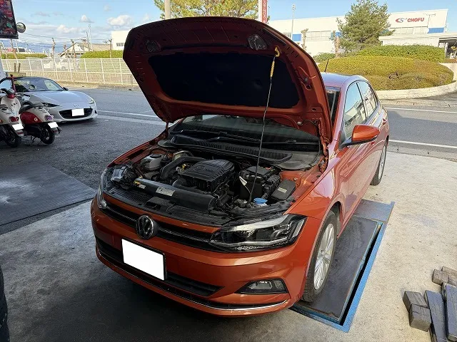 滋賀オートライフハノ 輸入車「VWポロ」の持ち込みバッテリー交換(VARTA)