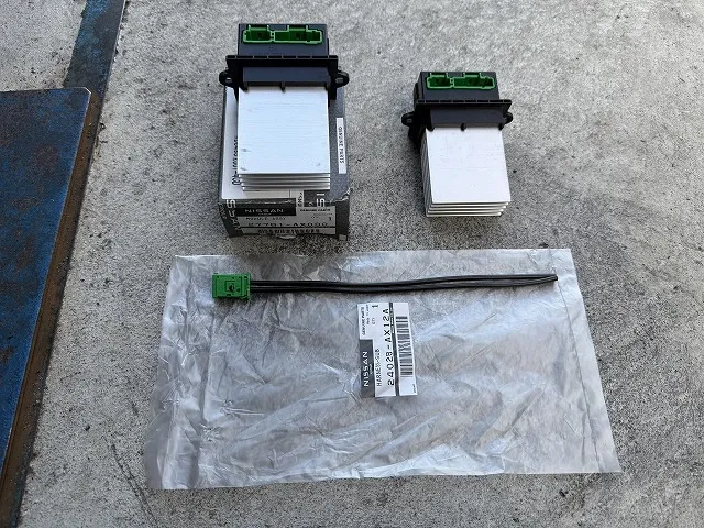 滋賀オートライフハノ 日産「ティーダ」(C11)のブロアファンレジスター交換