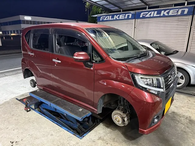 滋賀オートライフハノ ダイハツ「ムーヴ」の持込スタッドレスタイヤ交換4本(14インチ)