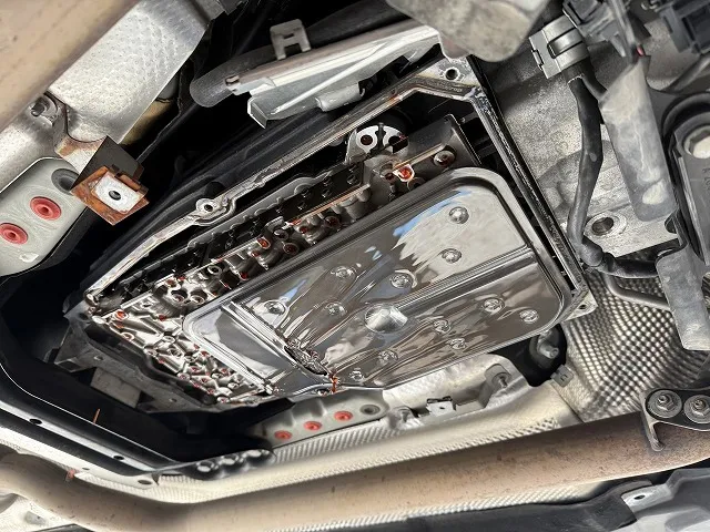 滋賀オートライフハノ　輸入車「ベンツ E300」(W212)のATF＆フィルター交換