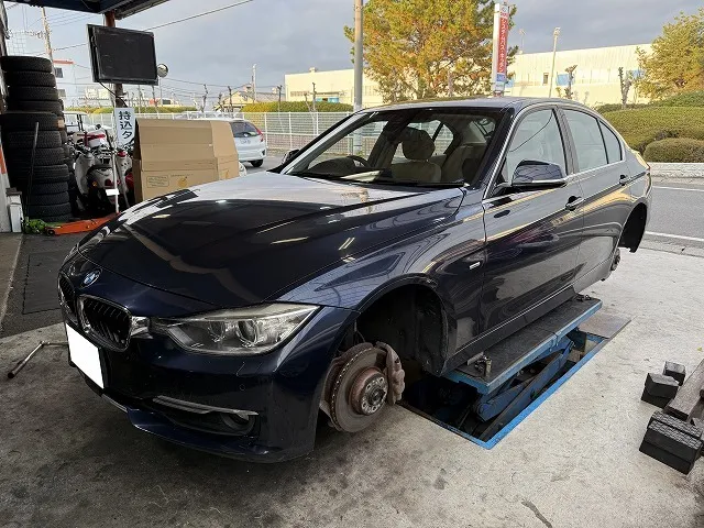 滋賀オートライフハノ 輸入車「BMW」(3シリーズ)の持込スタッドレスタイヤ交換4本(17インチ)