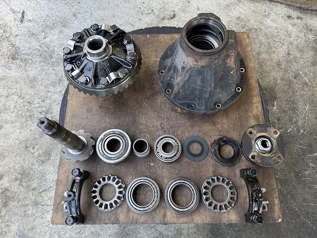 滋賀オートライフハノ　トヨタ「ハイエース」(200系)のデフの異音修理（ベアリング交換）