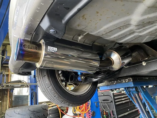 滋賀オートライフハノ 日産「マーチ」(K12)の持込マフラー交換