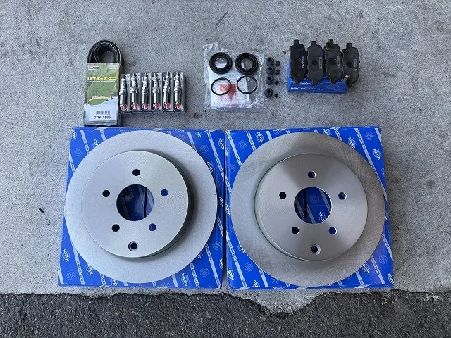 滋賀オートライフハノ 日産「エルグランド」(PNE52)のブレーキキャリパーオーバーホールとパッド&ローター交換(リア)