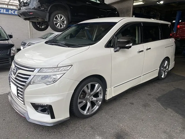 滋賀オートライフハノ　日産「エルグランド」(E52)に『Y51フーガ』の20インチアルミ装着