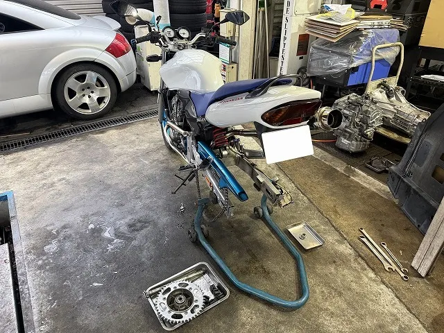 滋賀オートライフハノ　ホンダ「ホーネット250」の持込タイヤ交換(リアのみ)