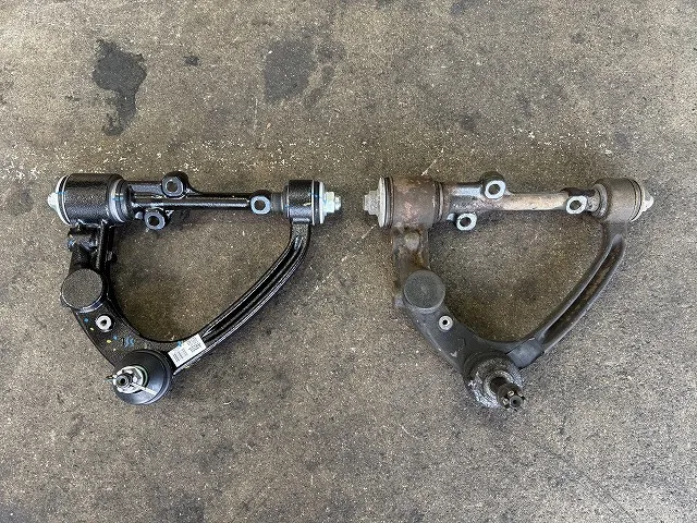 滋賀オートライフハノ　トヨタ「ハイエース」(200系)のフロントアッパーアーム＆ショック交換（異音修理）