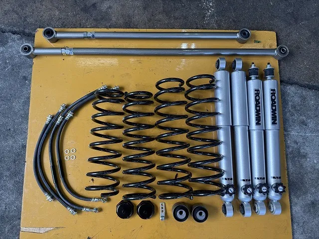滋賀オートライフハノ　スズキ「ジムニー シエラ」(JB74)の40ｍｍリフトアップキット取付（アピオ 7440Tiサスペンションキット)