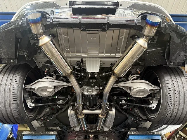 滋賀オートライフハノ 日産「現行型フェアレディZ」(RZ34)の持込マフラー交換 ※フジツボ製