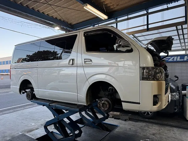 滋賀オートライフハノ　トヨタ「ハイエース」(200系)の車検＆整備とオイル交換