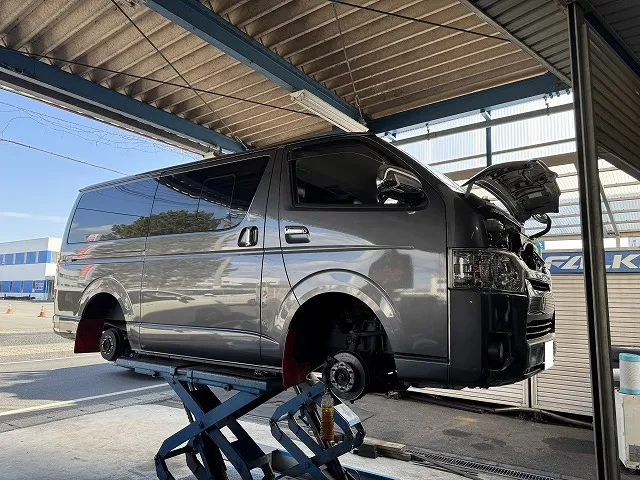 滋賀オートライフハノ　トヨタ「ハイエース」(200系)の車検＆整備とブレーキフルード交換