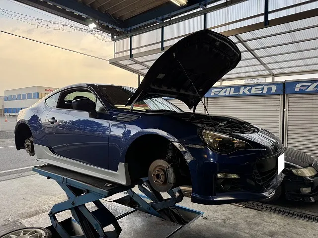 滋賀オートライフハノ　スバル「BRZ」(ZC6)の車検＆整備と構造変更（2名乗車）