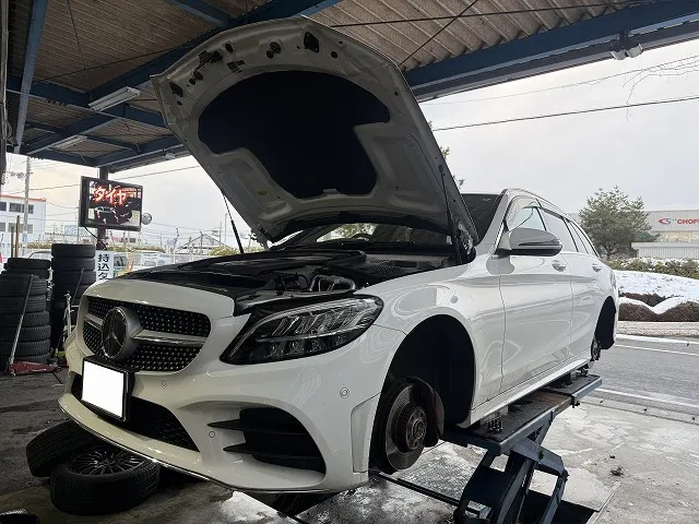 滋賀オートライフハノ　輸入車「ベンツ C180」(W205)の車検＆整備とオイル交換