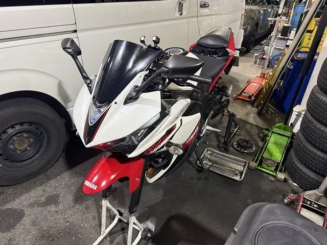 滋賀オートライフハノ ヤマハ「YZF-R25」のタイヤ交換(前後)&オイル交換