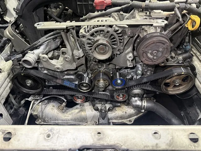 滋賀オートライフハノ　スバル「レガシィ」(ＢＲ9)のタイミングベルトとカムカバーガスケット＆プラグ交換