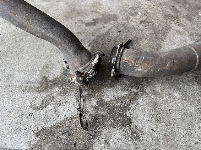 滋賀オートライフハノ　100系ハイエースのマフラー溶接修理 ※フランジ部分